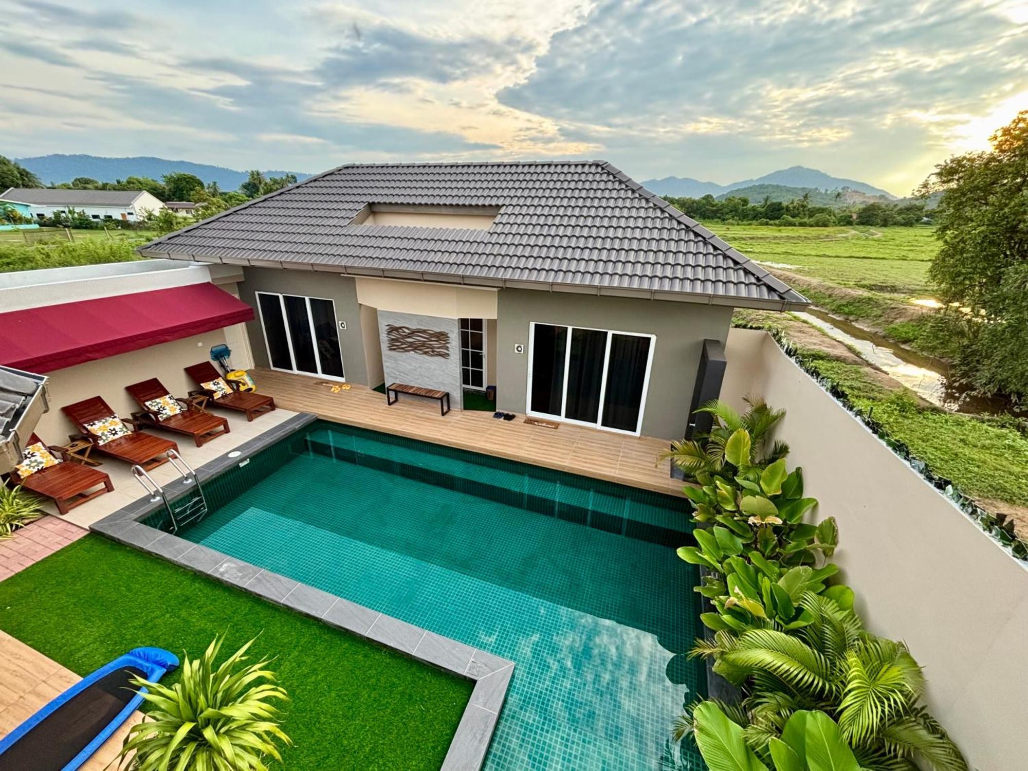 The Paddy Field - Private Pool Villas Pantai Cenang  Exterior photo